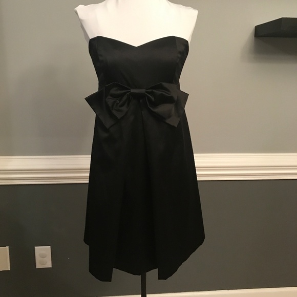 Forever 21 Dresses & Skirts - Forever 21 Satin Black Bow Strapless Dress